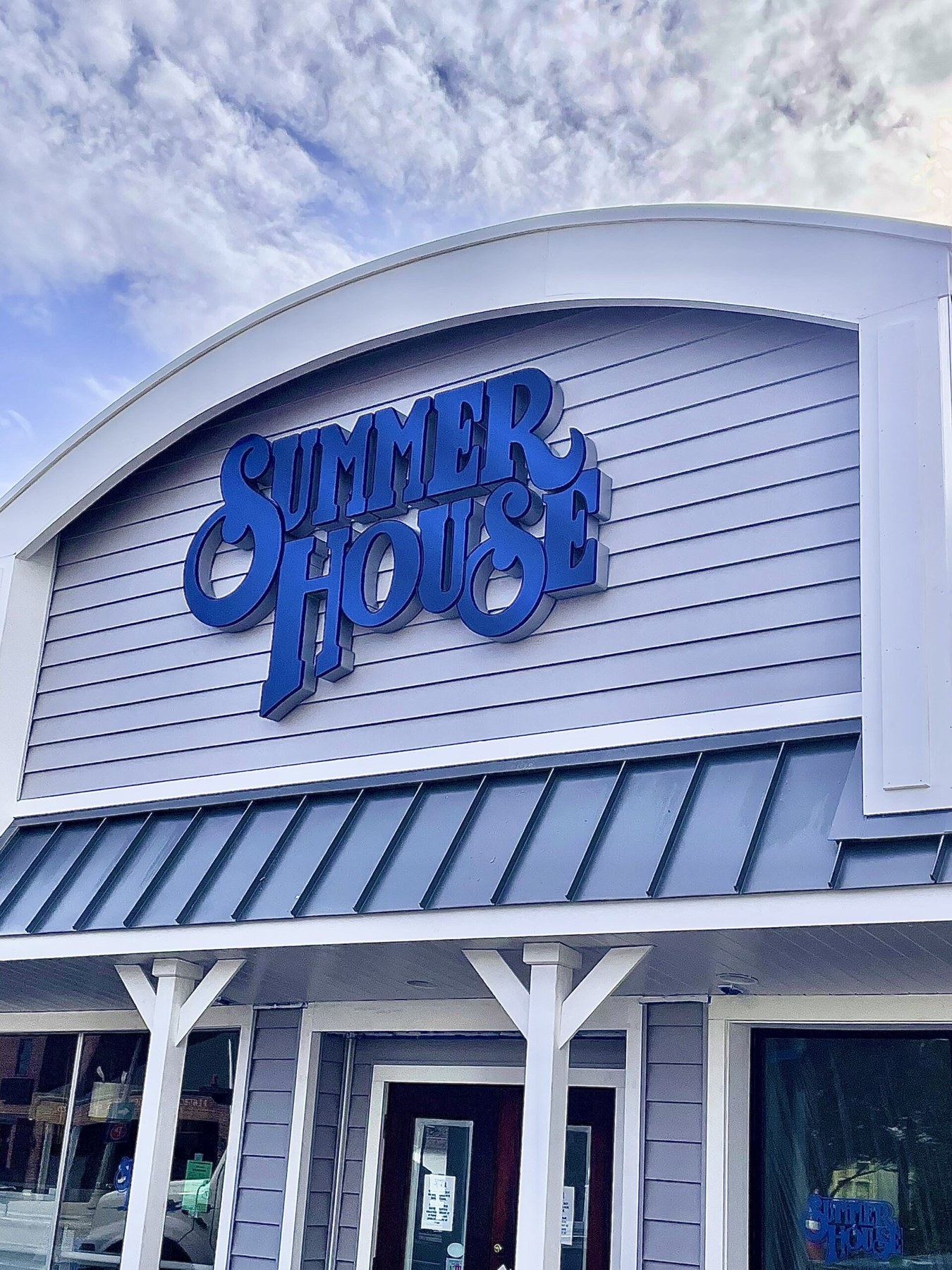 Summer House restaurant entrance on Rehoboth Avenue
